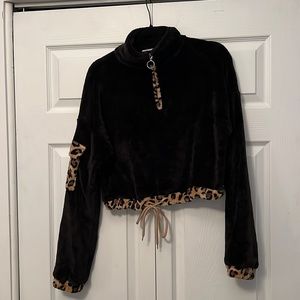 Cute leopard crop half zip!